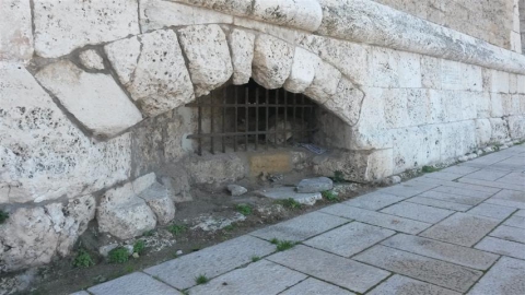 Bari, sotto il Fortino c'è una chiesa: antica, sconosciuta e abbandonata